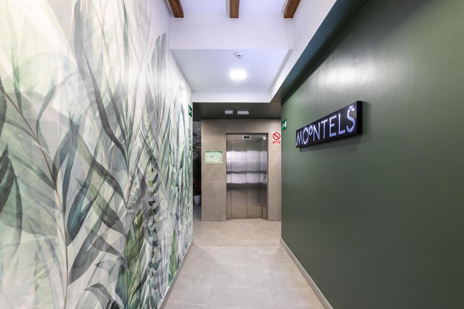 Moontels Plaza De Vannes Валенсия Екстериор снимка